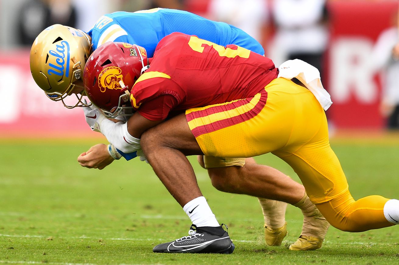 COLLEGE FOOTBALL: NOV 18 UCLA at USC