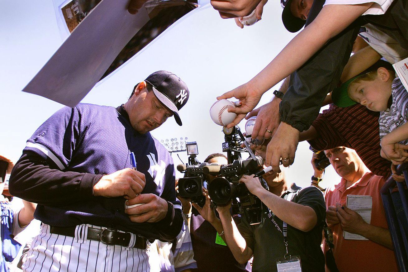 BBA-YANKEES-CLEMENS SIGNS